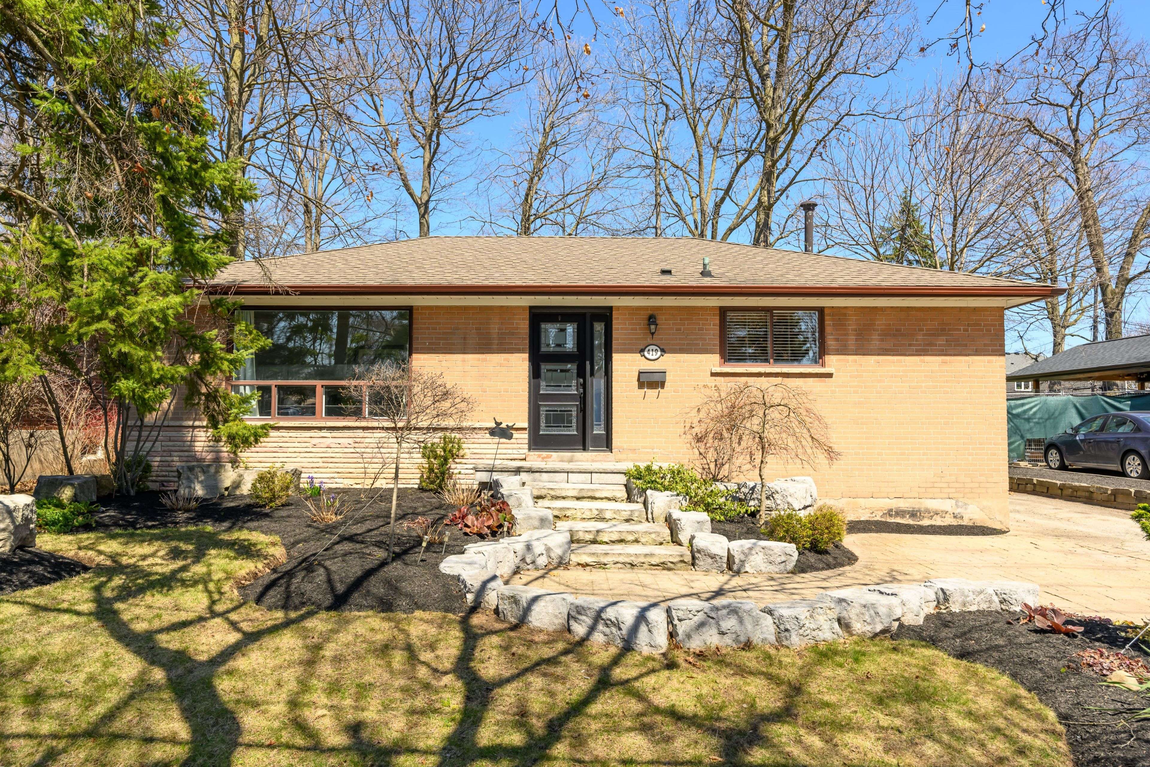 Burlington, ON L7L 4R3,419 Hampton Heath RD