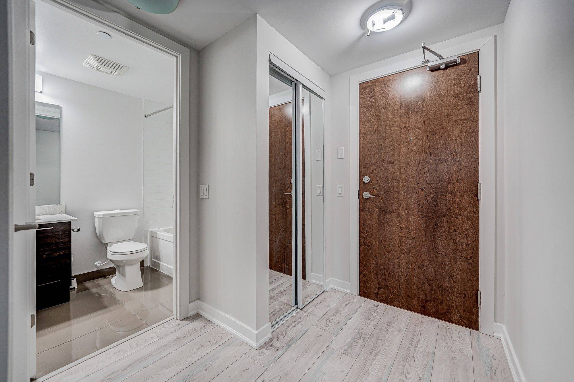 Toronto W06, ON M8V 0C1,2220 Lakeshore BLVD W #601