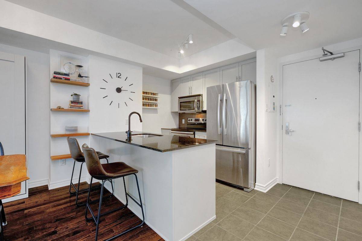 Vanier And Kingsview Park, ON K1L 0A8,70 Landry ST #1303