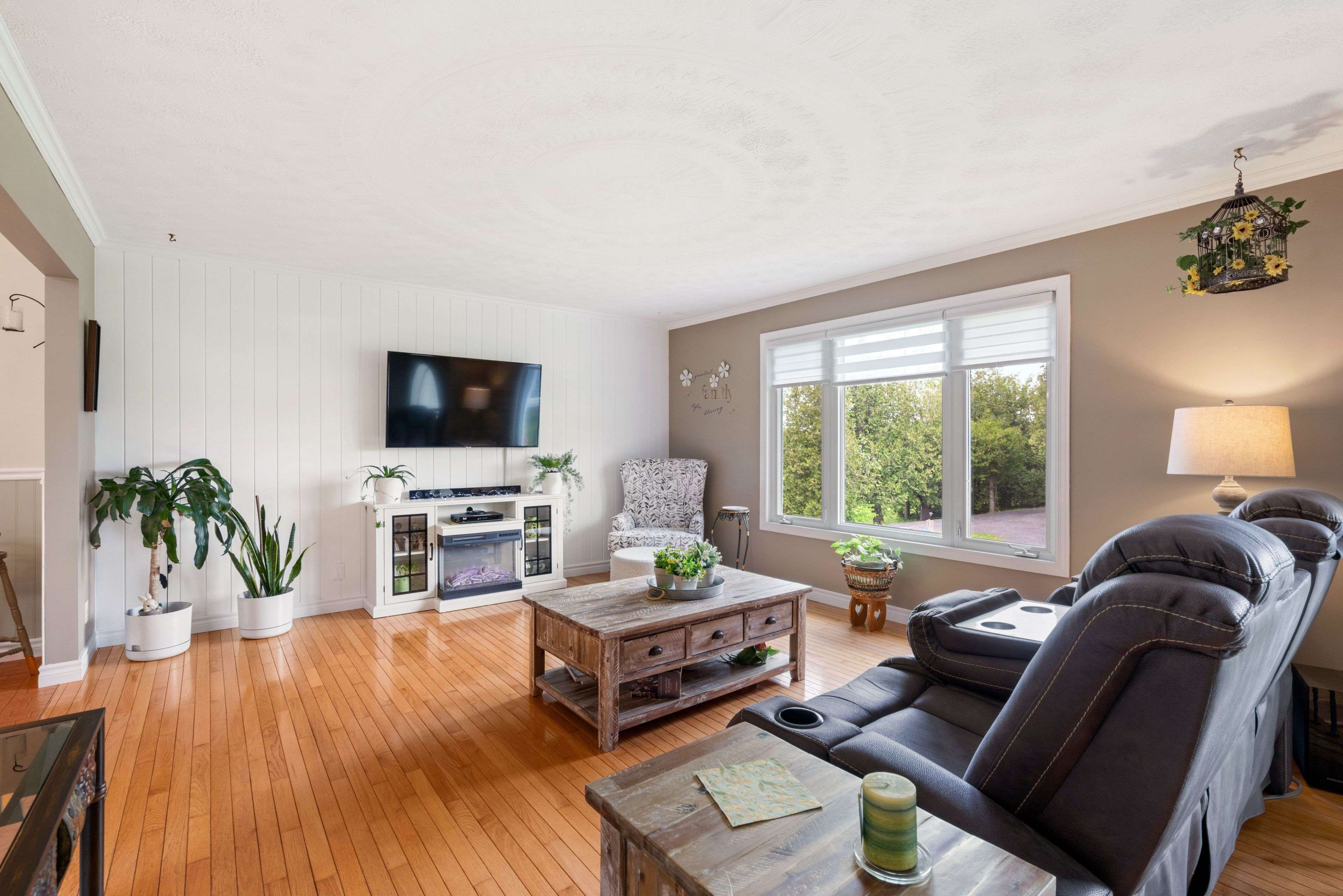 South Glengarry, ON K0C 1L0,19920 County 25 RD