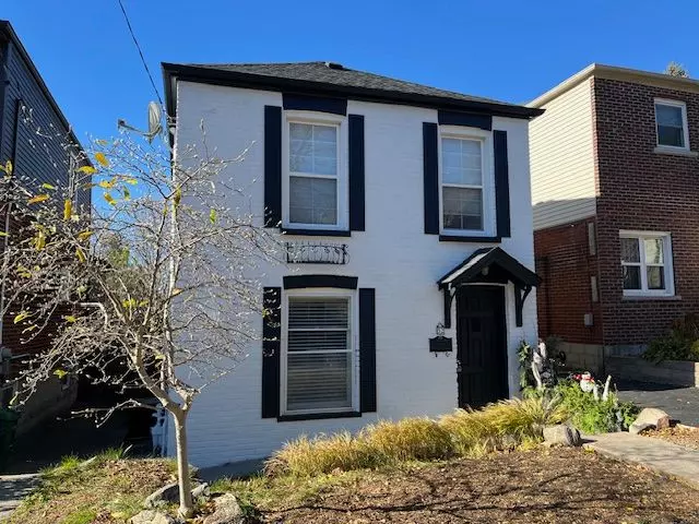 Toronto W01, ON M6S 3A8,52 Beresford AVE