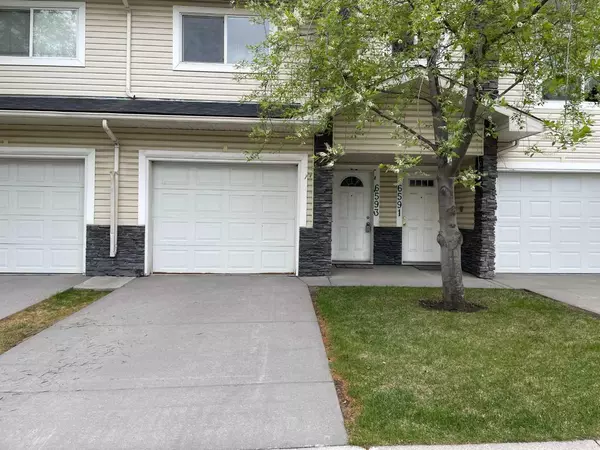 Calgary, AB T1Y 7K8,6593 Pinecliff GRV Northeast