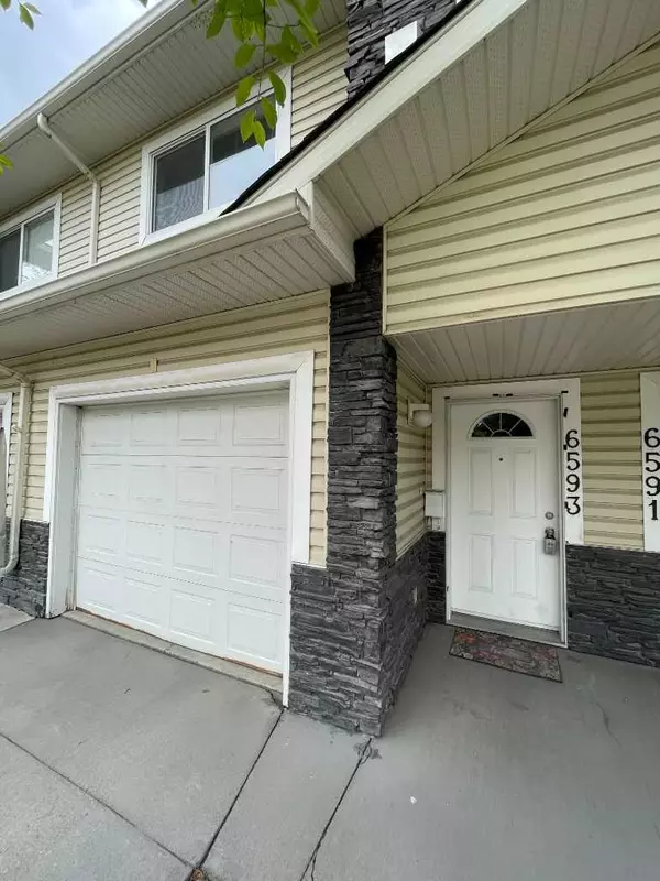 Calgary, AB T1Y 7K8,6593 Pinecliff GRV Northeast