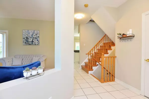 Whitby, ON L1R 2T5,35 Weldon ST