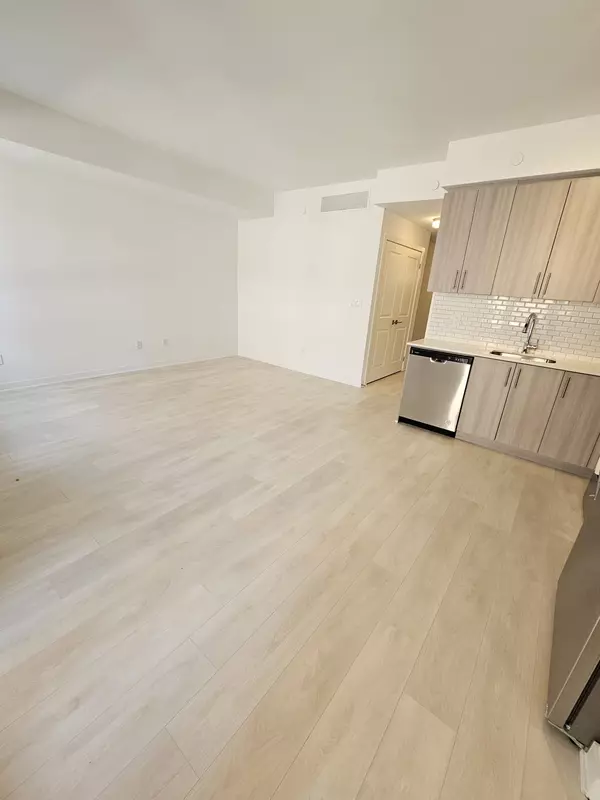 Mississauga, ON L4W 1L1,4017 Hickory DR #5