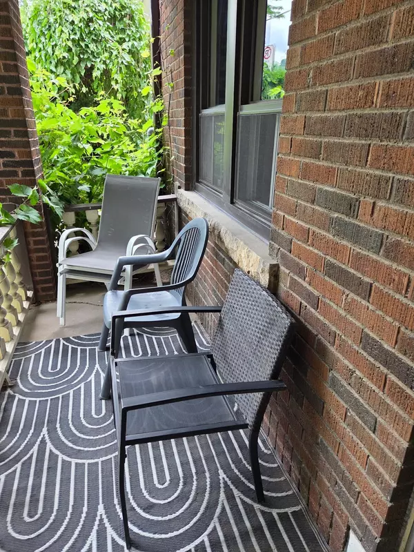 Hamilton, ON L8P 4M5,4 Hyde Park AVE #8