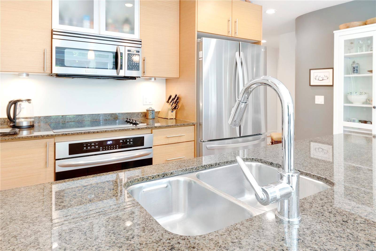 Saanich, BC V8P 4R5,3610 Richmond Rd #103