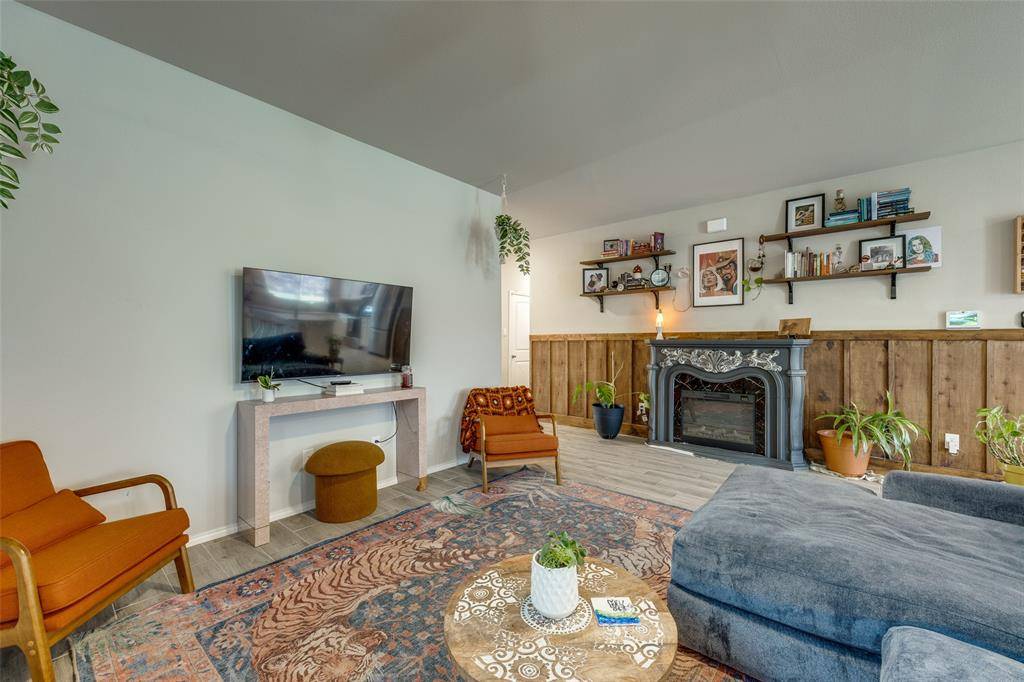 Van Alstyne, TX 75495,947 Hurstwood Drive