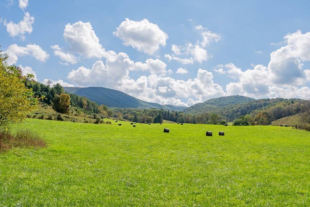 214 Comers Creek Rd, Sugar Grove, VA 24375