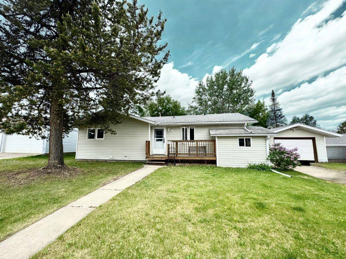 611 4 AVE, Fox Creek, AB T0H 1P0