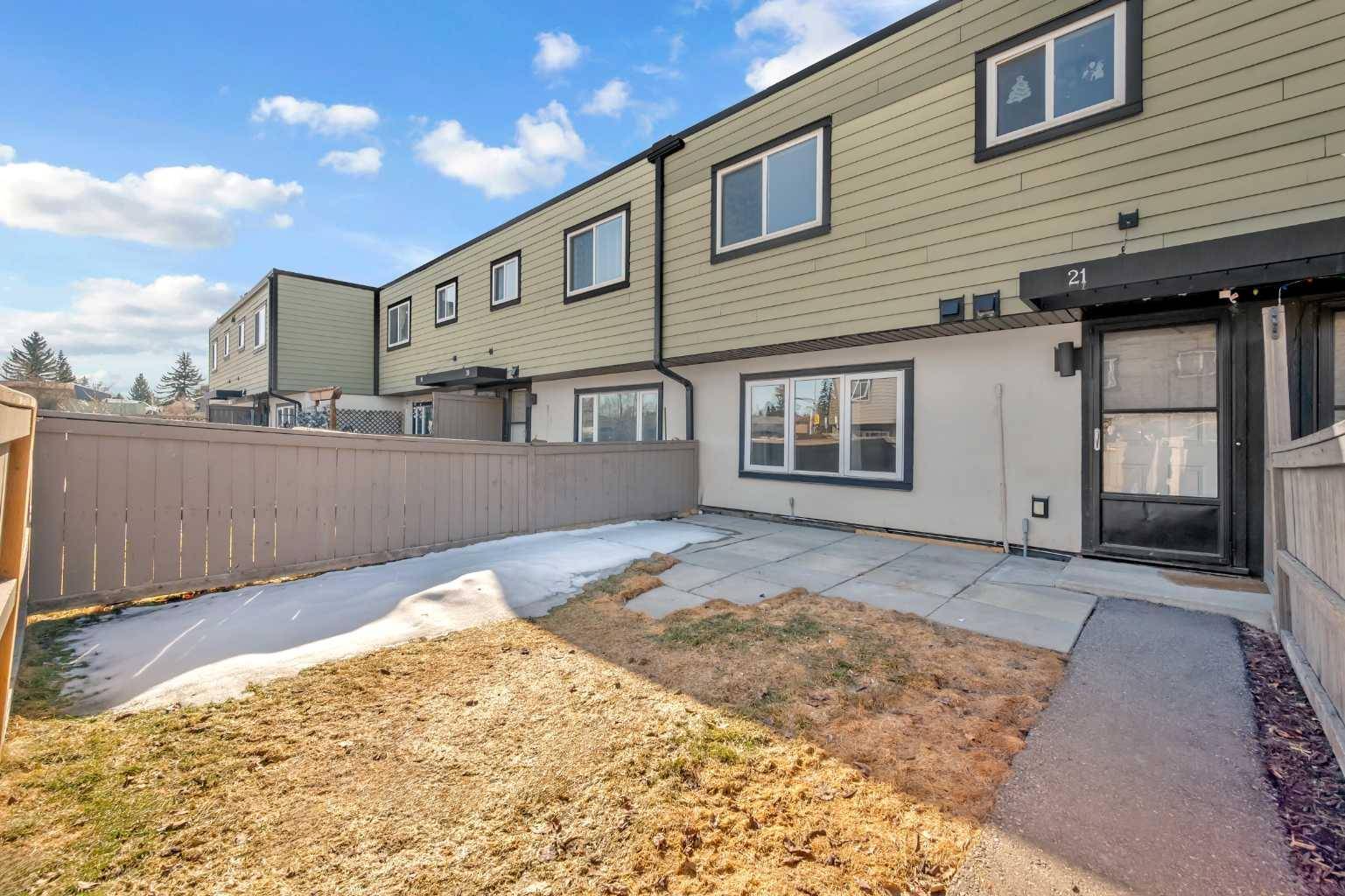 3809 45 ST Southwest #21, Calgary, AB T3E 3H4