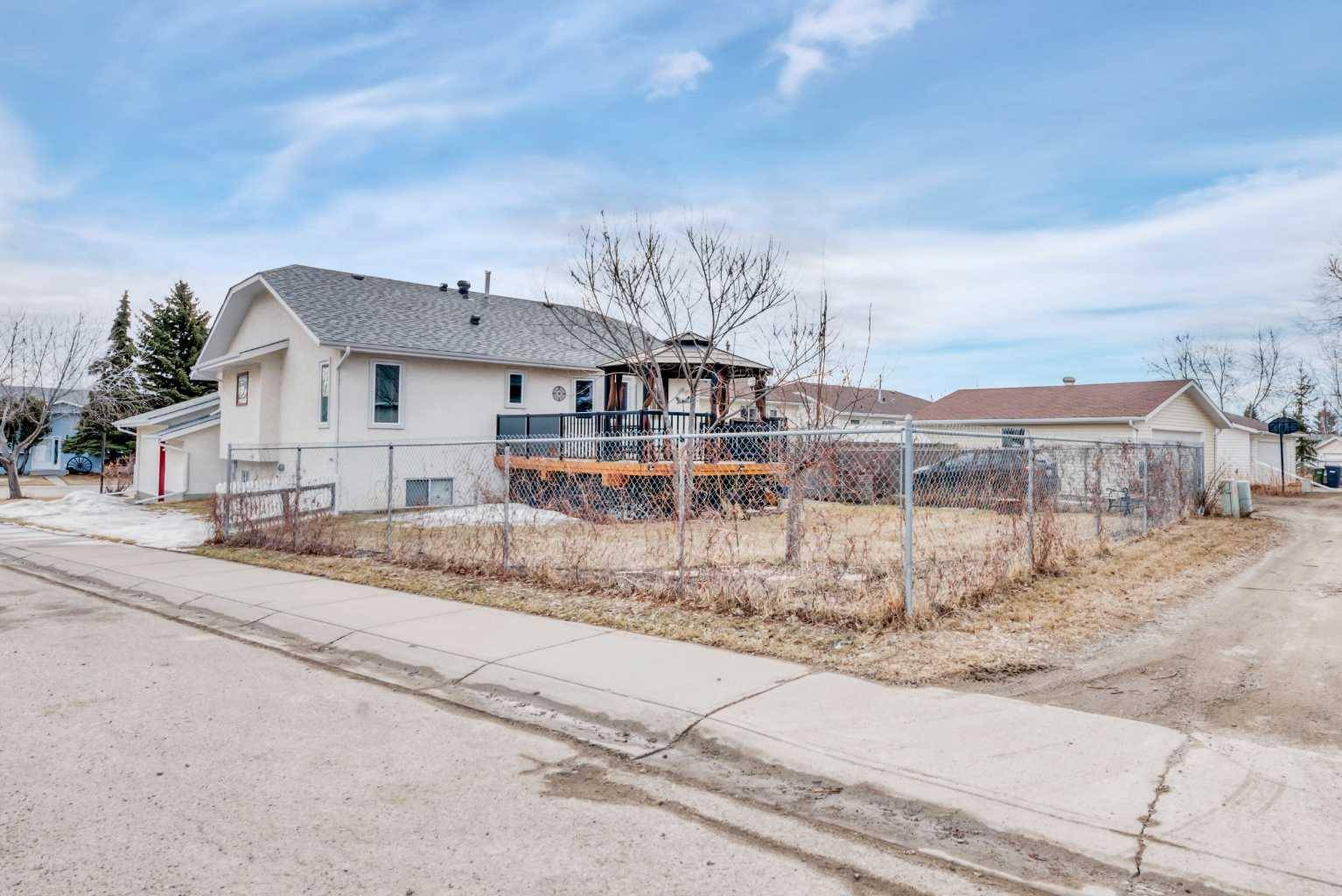 Strathmore, AB T1P 1L6,39 Greenview CRES