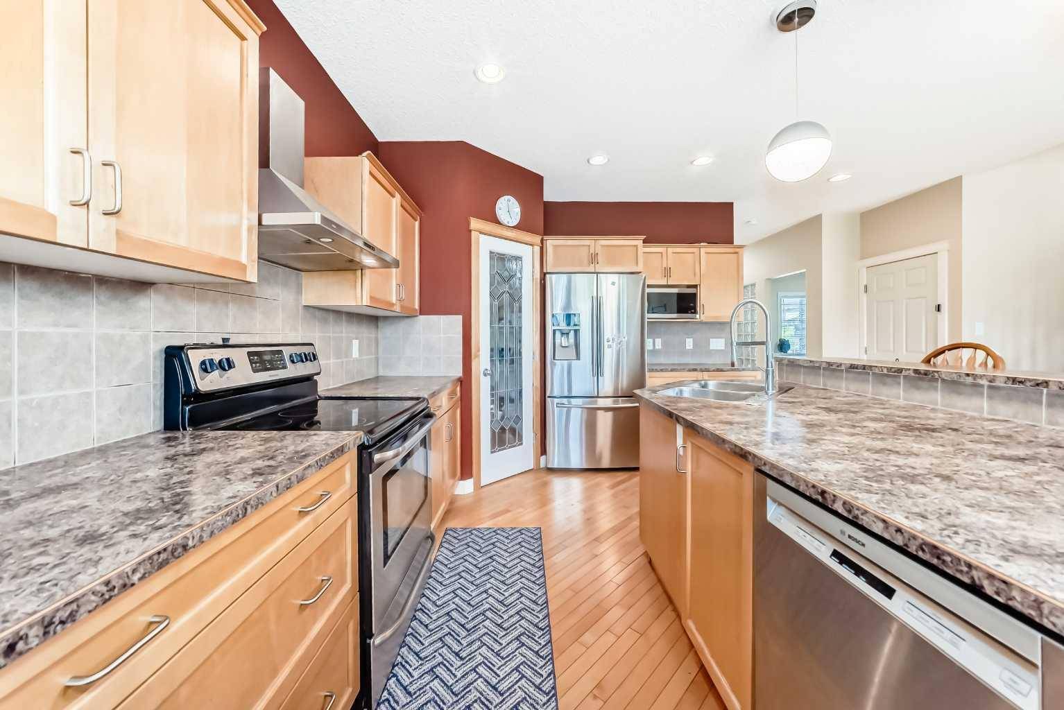 Calgary, AB T2Z 4W3,174 Brightonstone LNDG SE