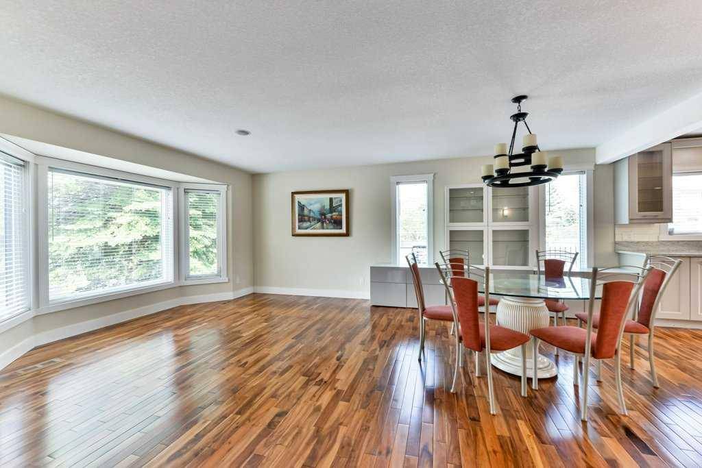 Calgary, AB T2V 4X9,9204 Oakmount DR Southwest