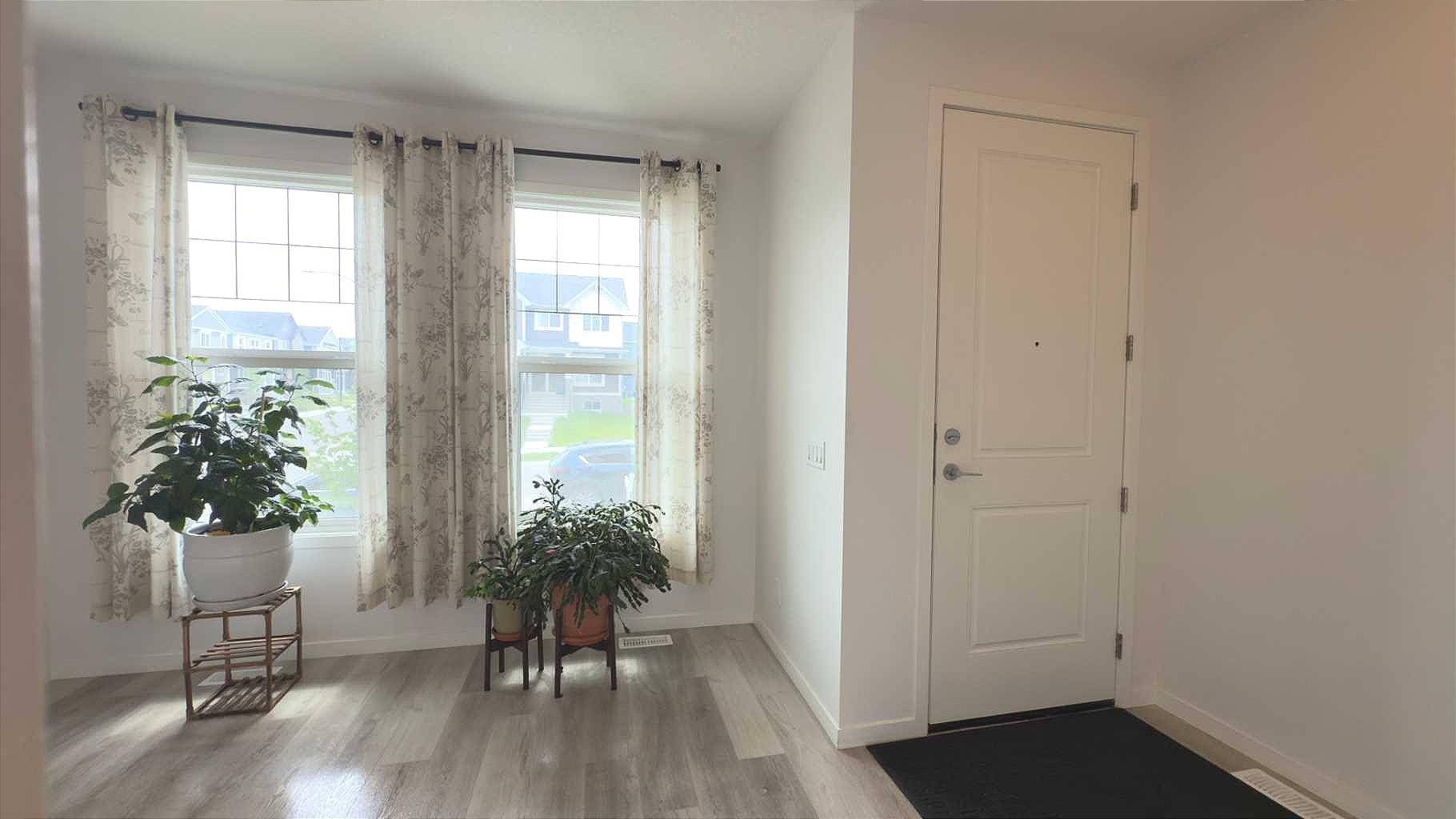 Calgary, AB T3R 1Y6,238 Aquila DR NW