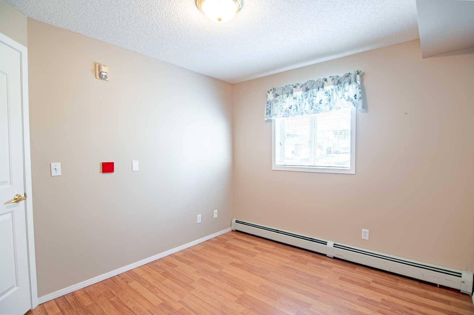 Red Deer, AB T4P 3Y3,56 Carroll CRES #212
