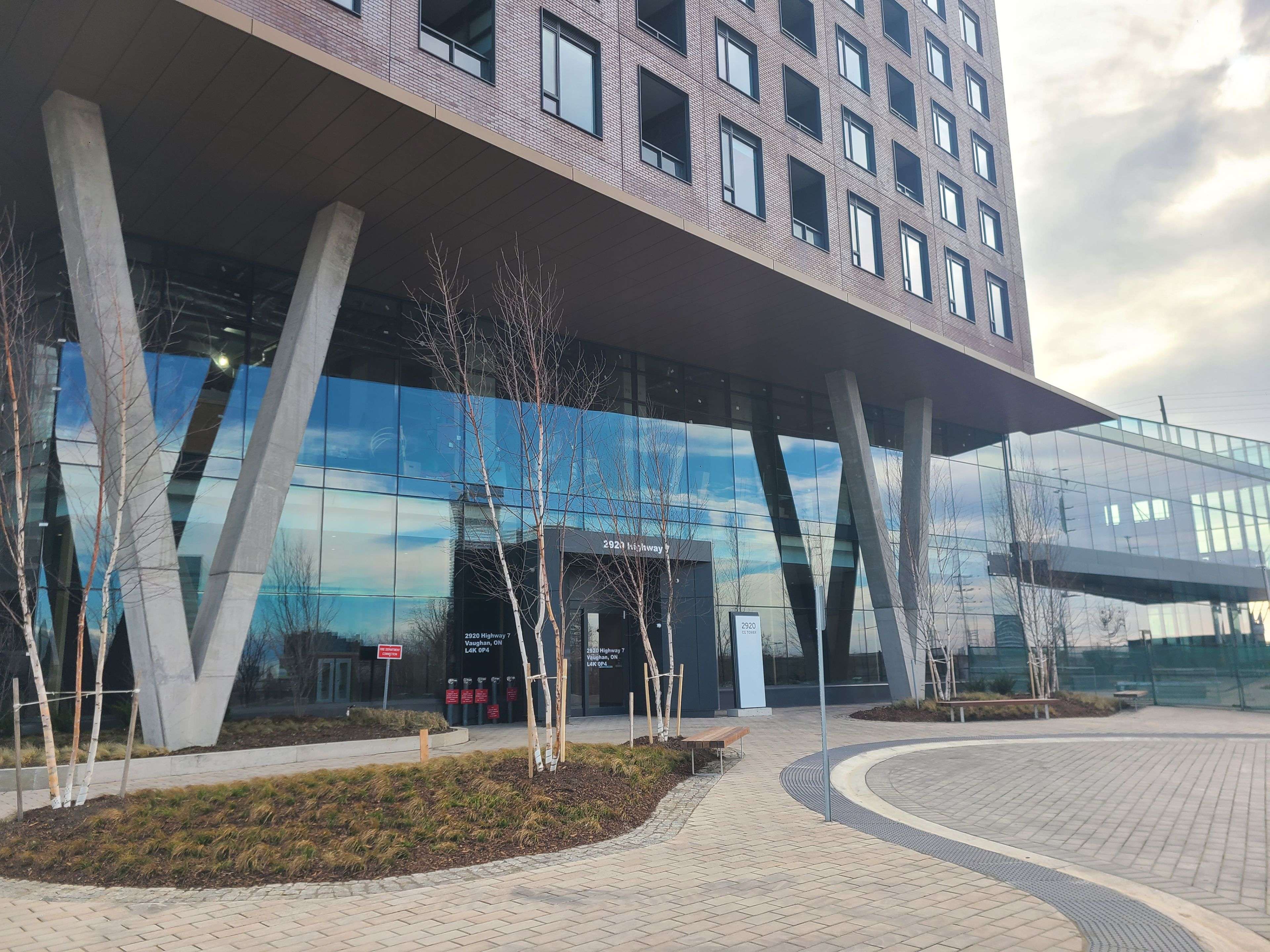 2920 highway 7 RD #909, Vaughan, ON L4K 0H8