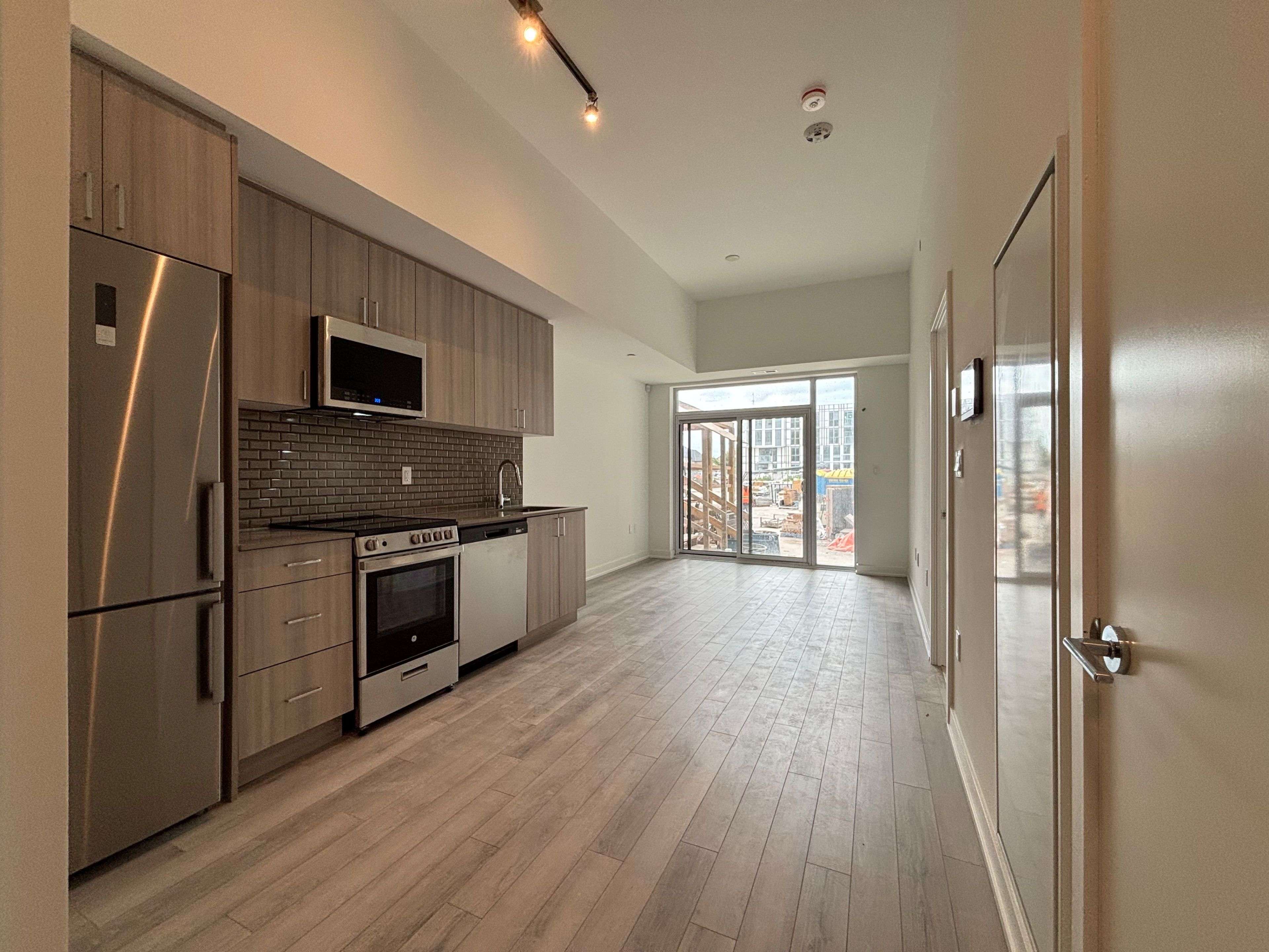 Oakville, ON L6H 8C7,1005 Dundas ST E #102