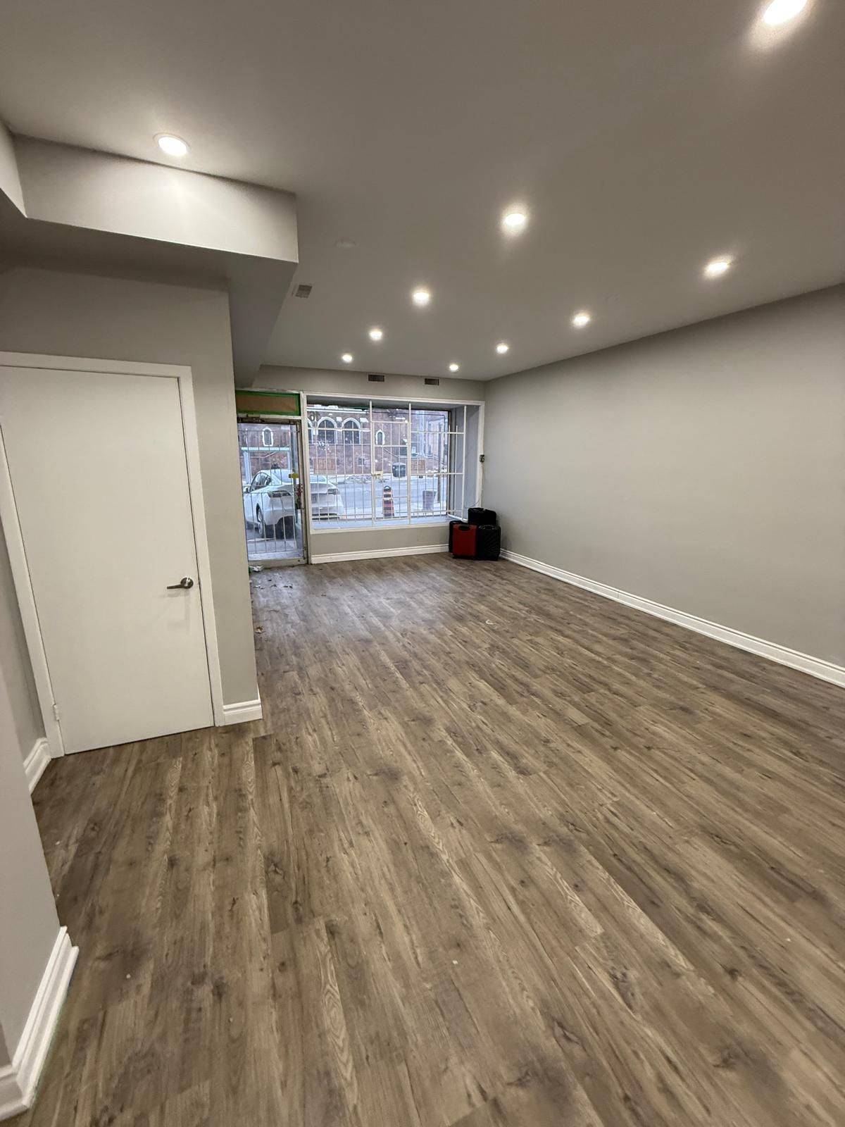 1678 Eglinton AVE W, Toronto W04, ON M6E 2H5