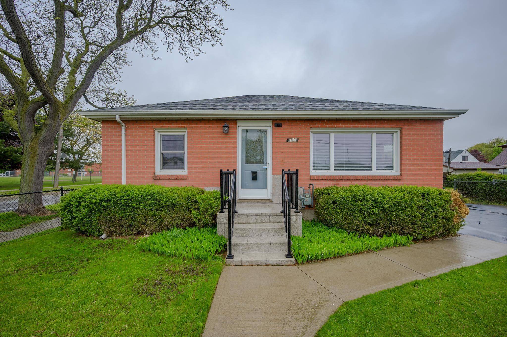 444 Melvin AVE, Hamilton, ON L8H 2L5