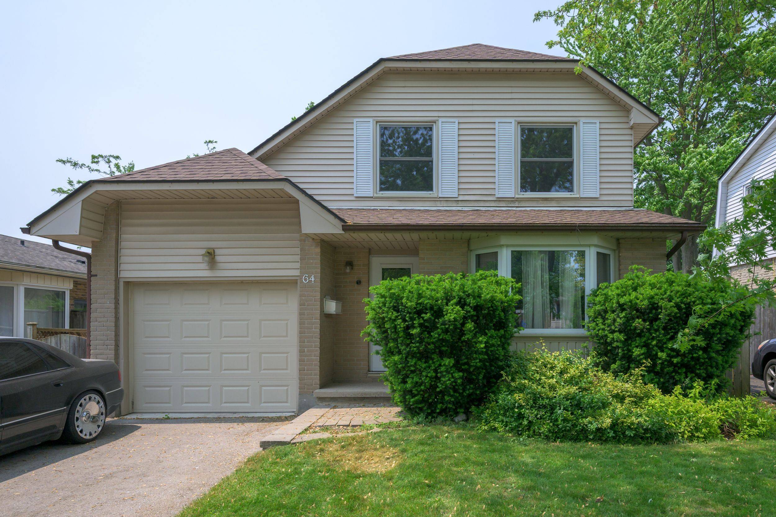 64 Edmunds CRES, London South, ON N5Z 4J2