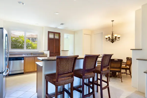 Kailua-kona, HI 96740,75-5919 ALII DR #B2