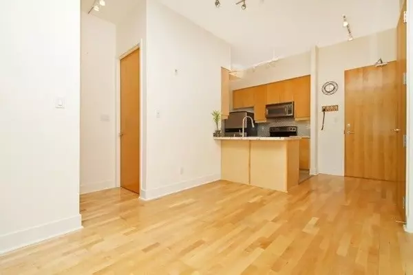 Toronto C10, ON M4P 1P1,562 Eglinton AVE E #307