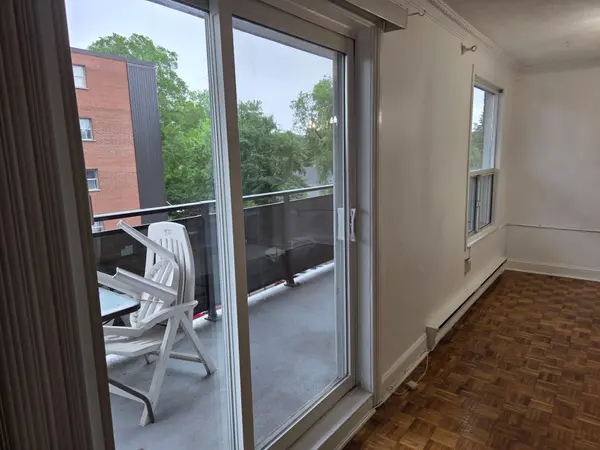 Toronto E04, ON M1K 2E3,855 Kennedy RD #304