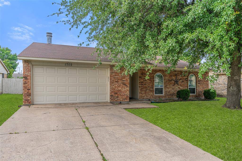 1702 Santa Fe Trail, Grand Prairie, TX 75052