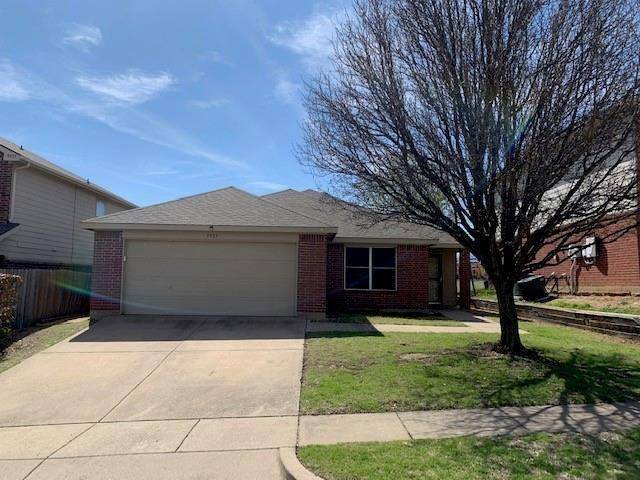 9929 Blue Bell Drive, Fort Worth, TX 76108