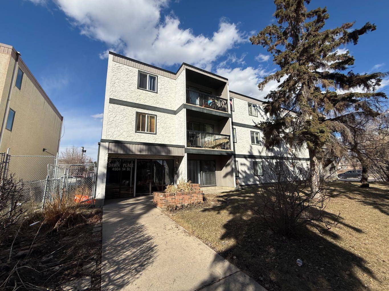 4904 54 ST #302, Red Deer, AB T4N 2G7