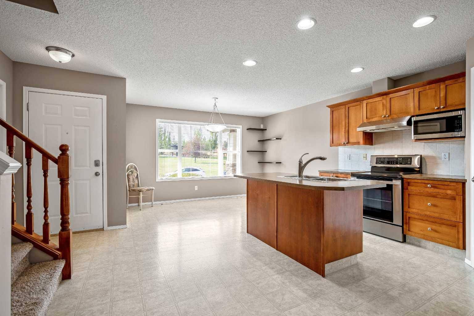 Calgary, AB T3K 5T4,70 Panamount SQ NW