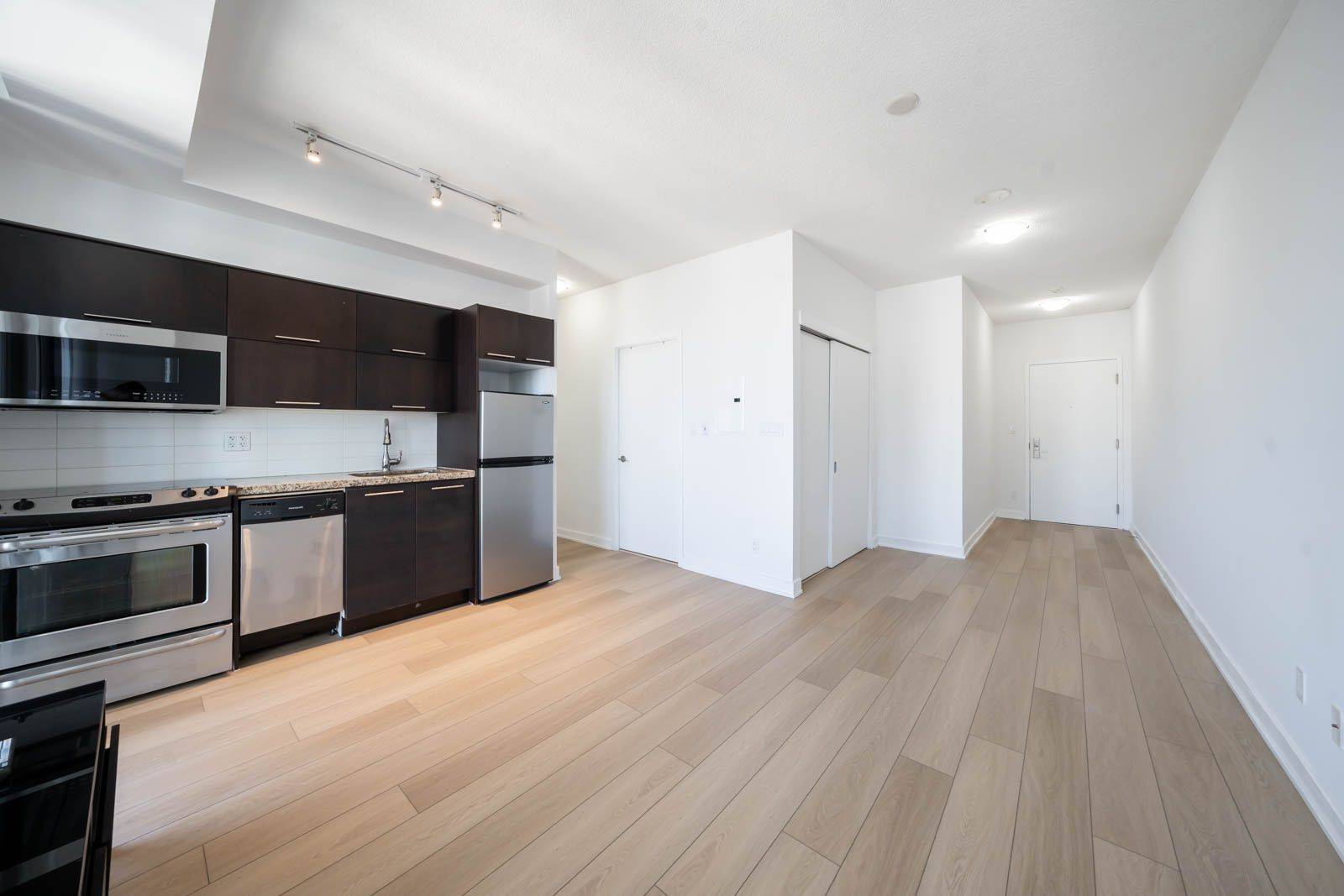 Toronto C01, ON M5H 4E6,126 Simcoe ST #1807