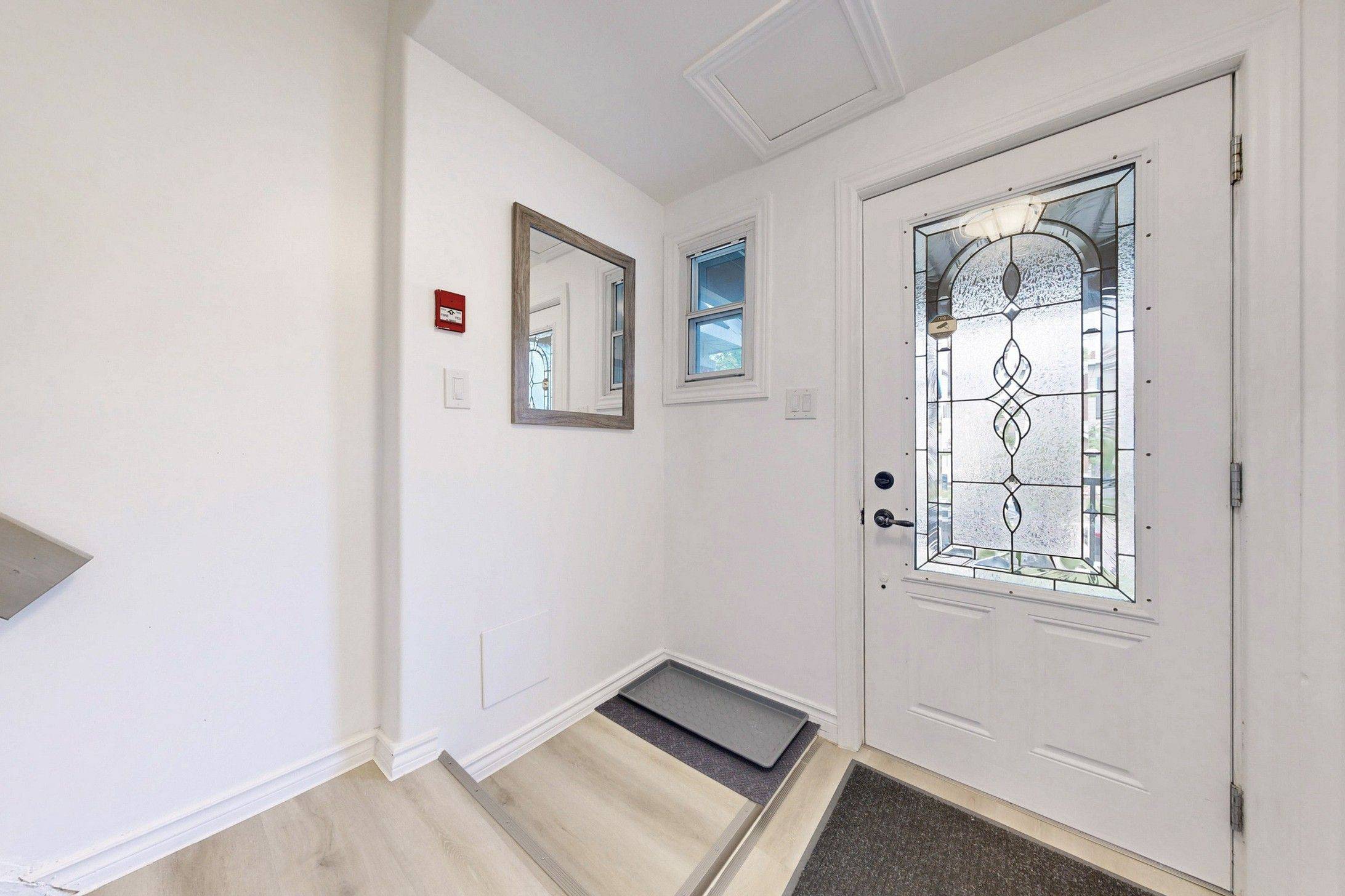 Toronto C01, ON M6G 3K2,656 Crawford ST