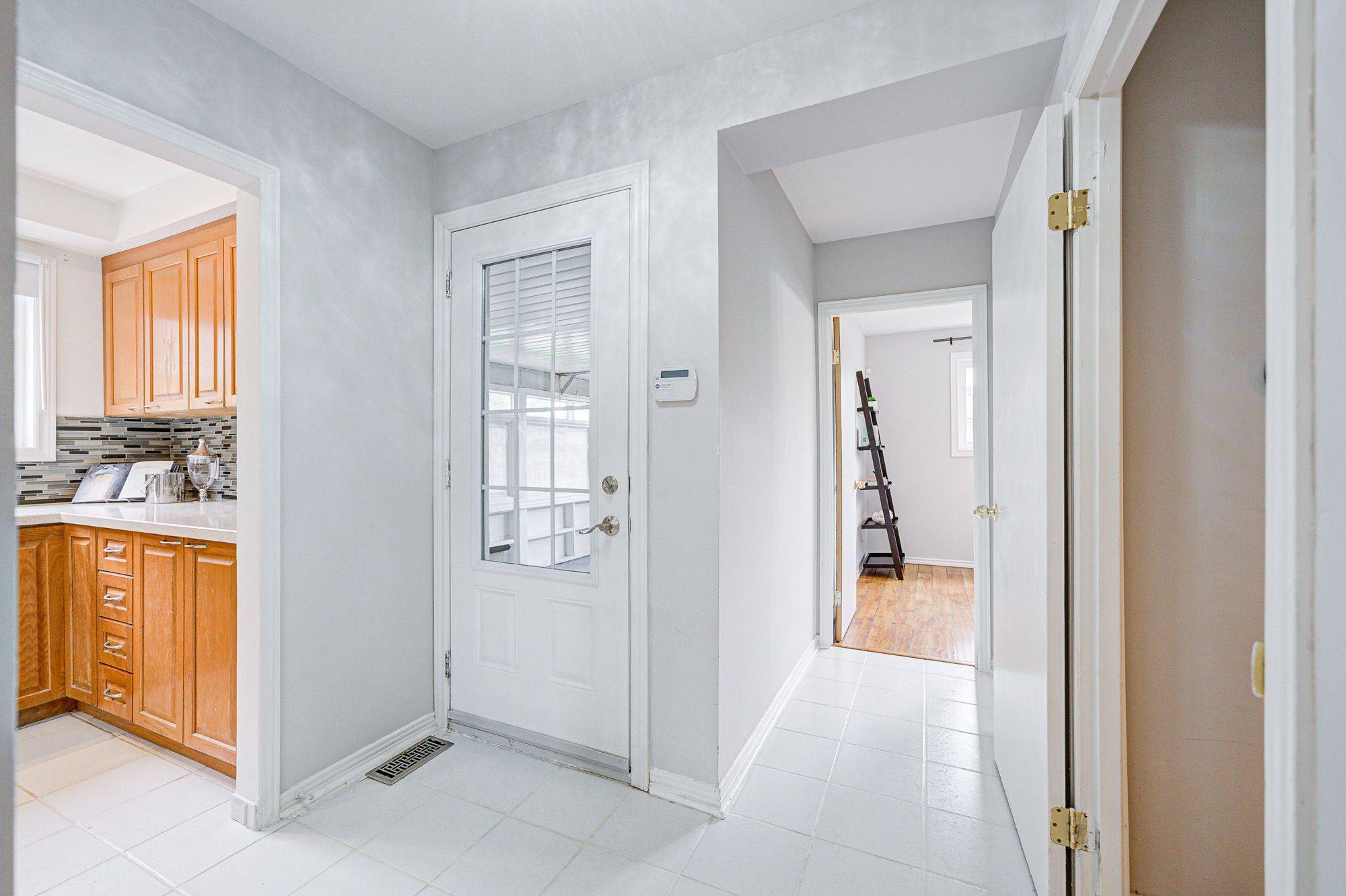 Toronto C15, ON M2J 3N2,70 Clydesdale DR #Main