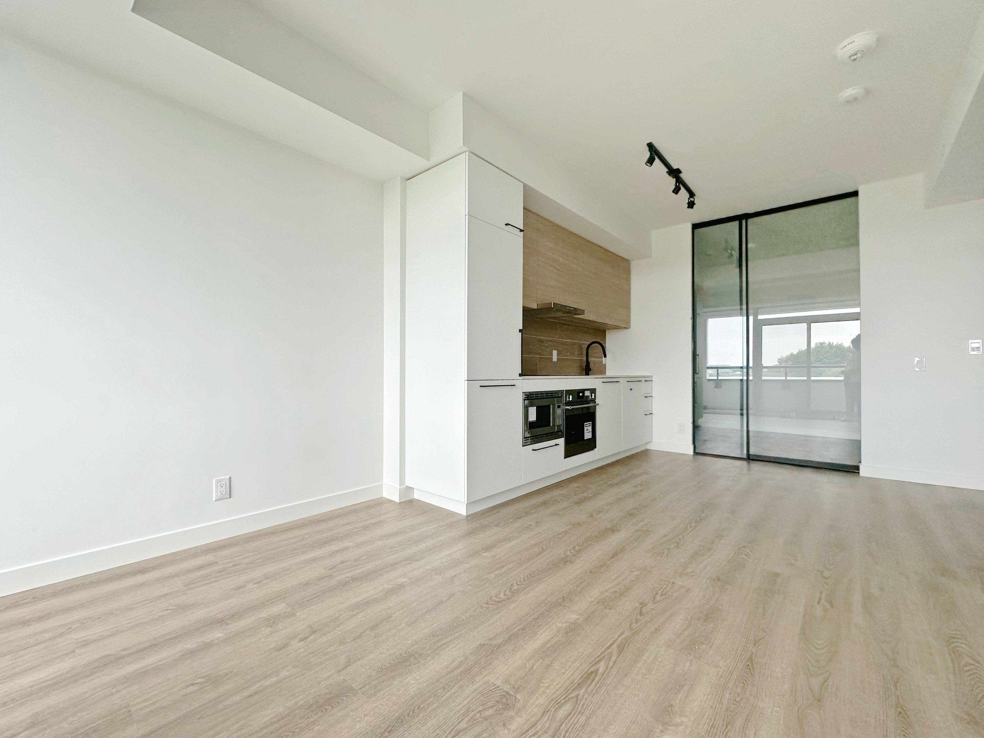 Toronto E02, ON M4L 0B7,1050 Eastern AVE #409