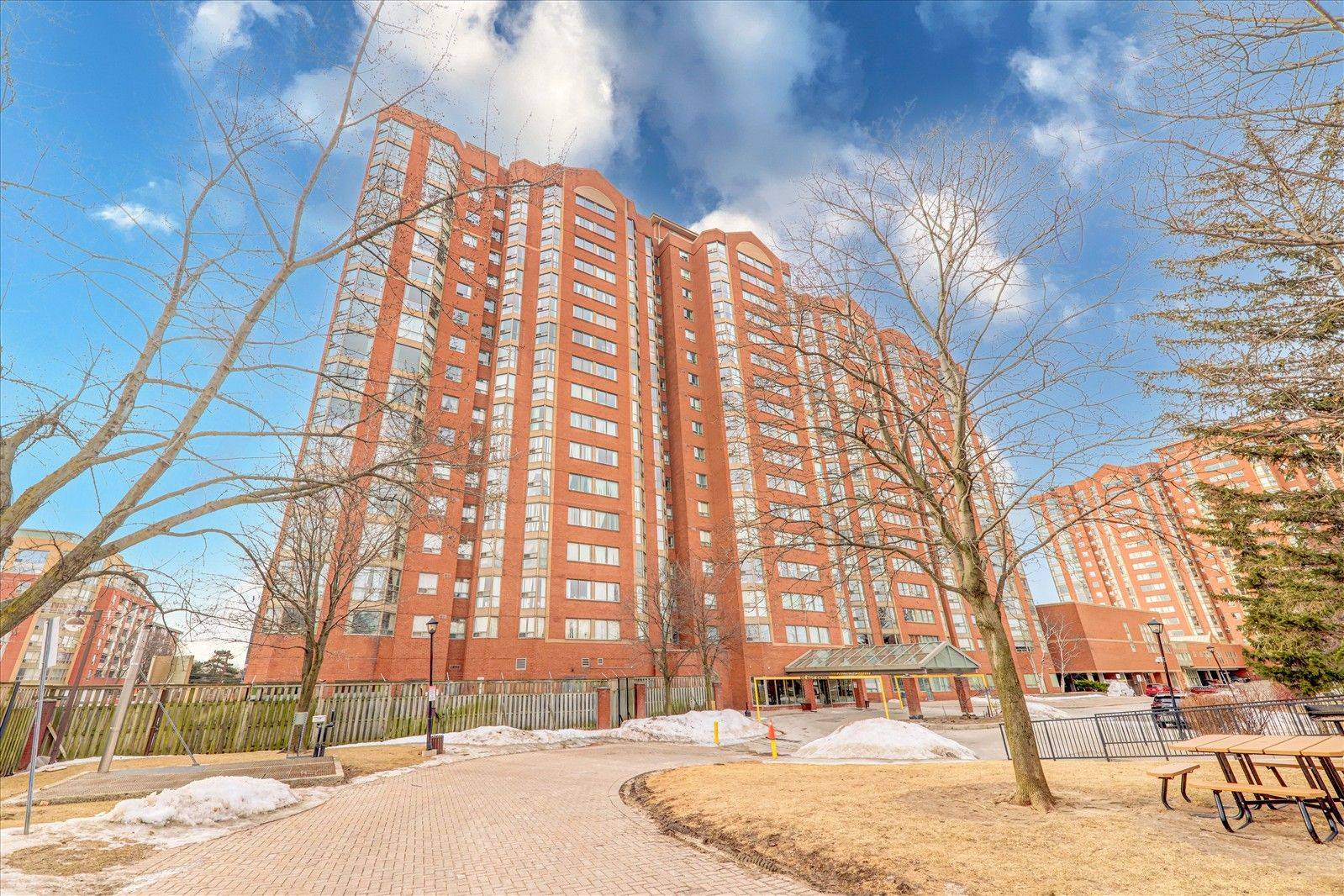 Toronto E08, ON M1K 5J8,2466 Eglinton AVE E #1610