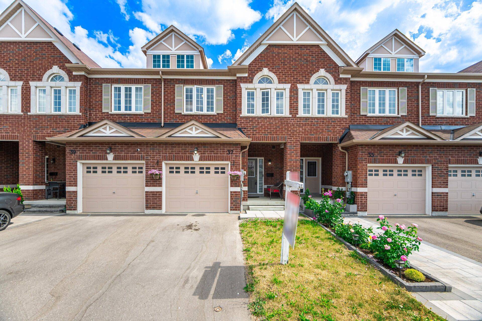 37 Jevons DR, Ajax, ON L1Z 0T5