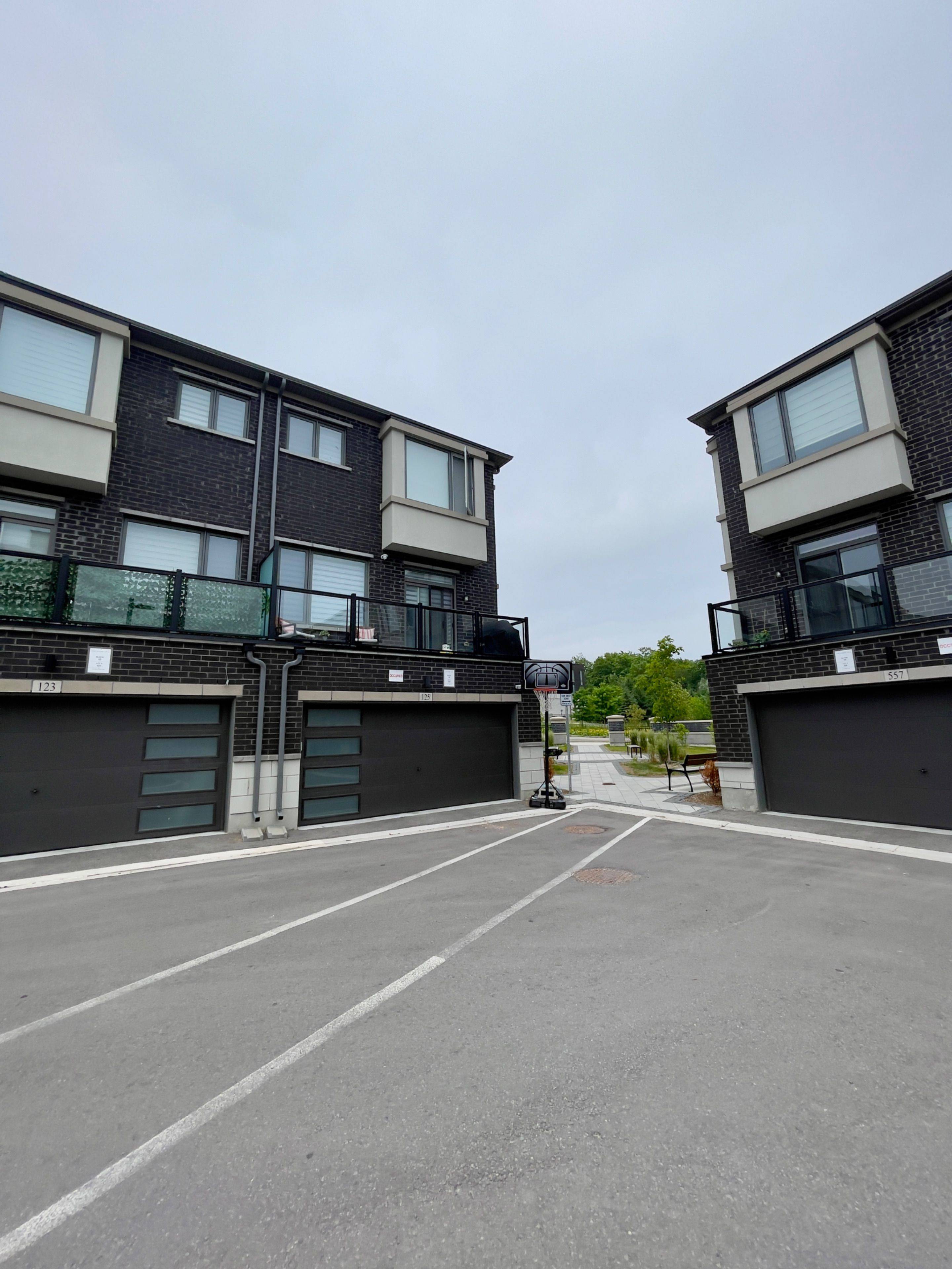 Vaughan, ON L6A 5C4,125 Crimson Forest DR