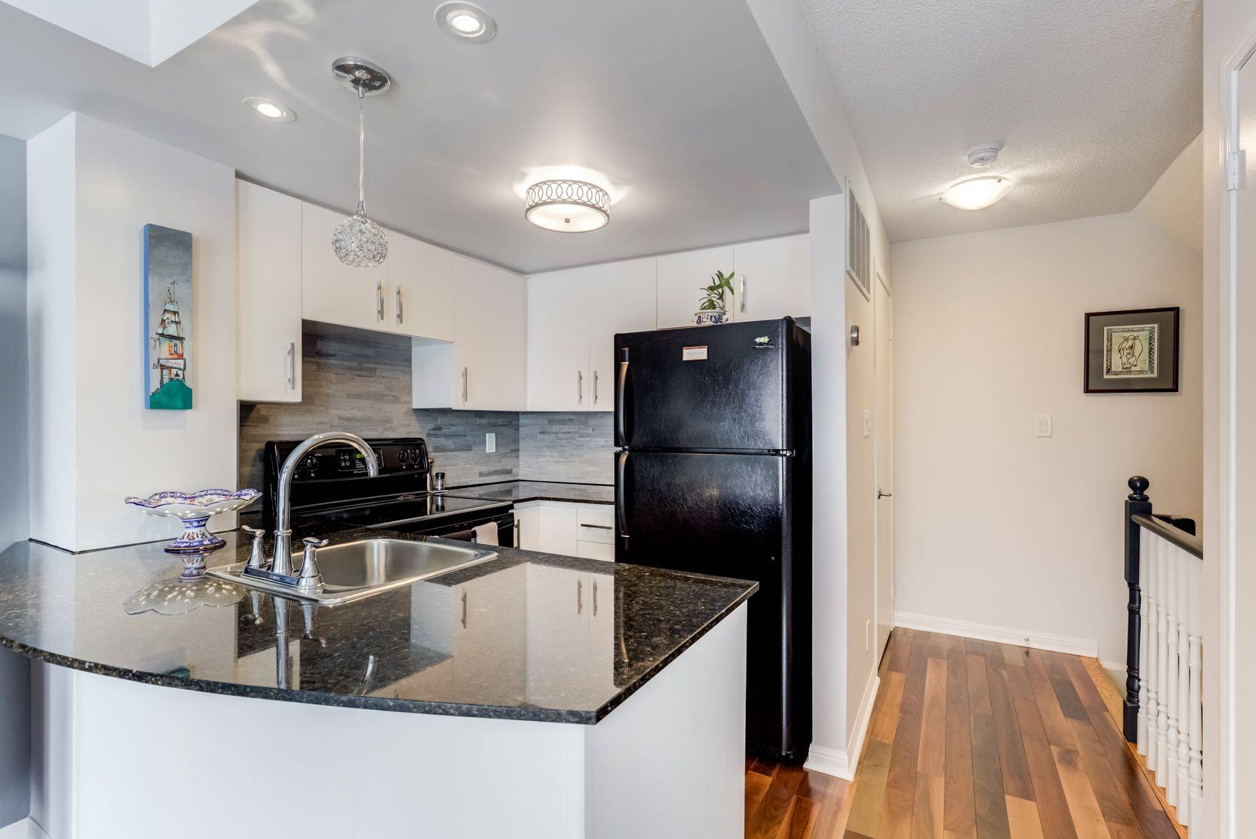 Toronto W01, ON M6K 1X2,12 Laidlaw ST #827
