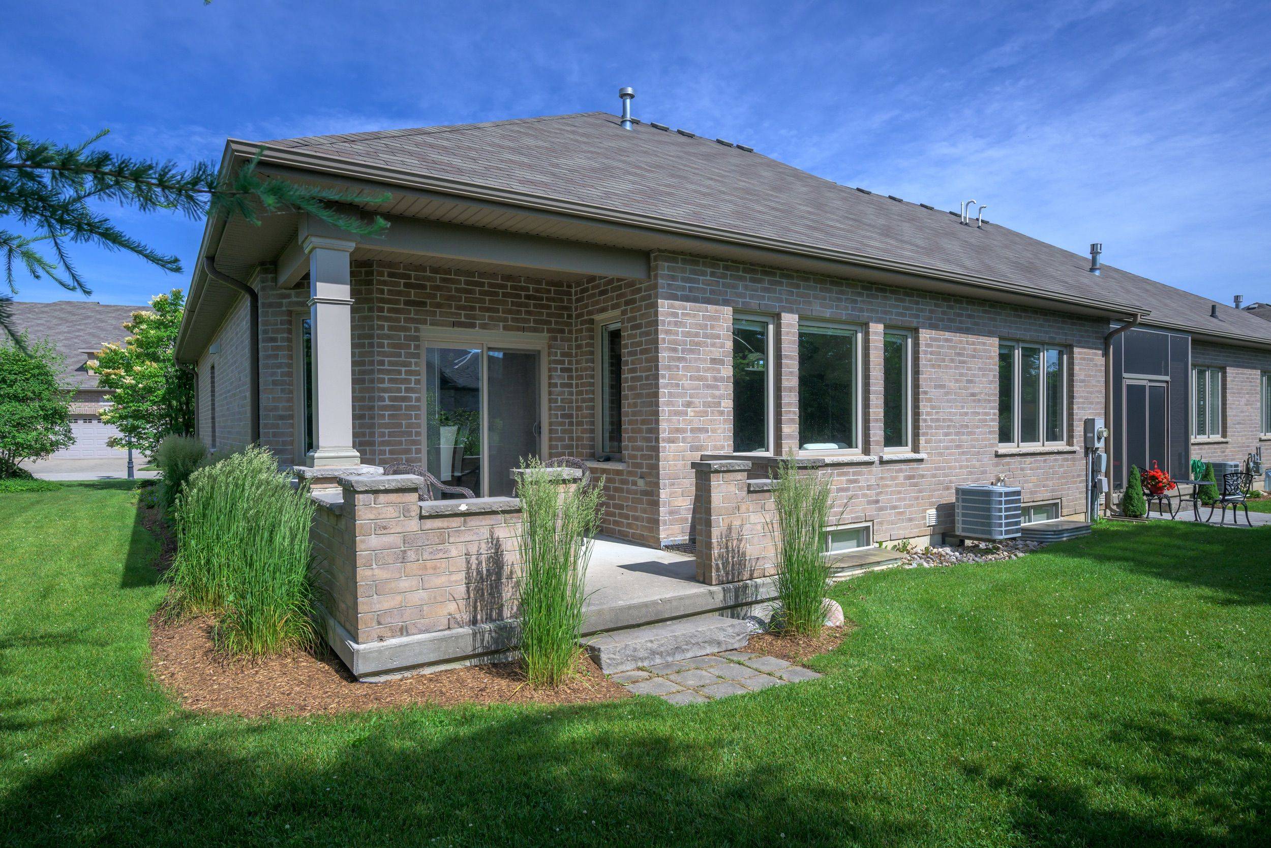 London South, ON N6K 5R4,2757 Sandra Post LN