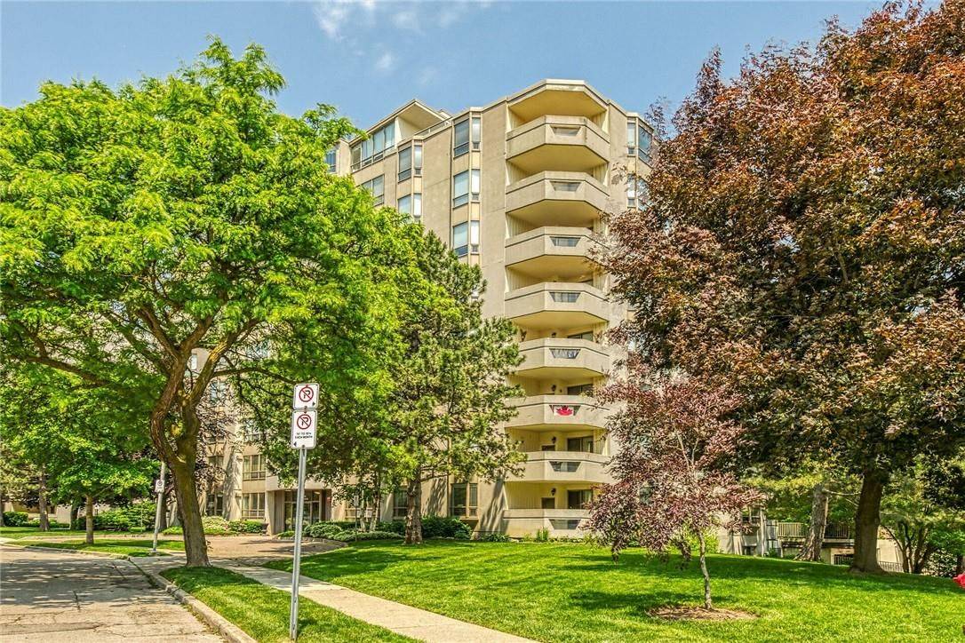 Hamilton, ON L8G 5B8,8 Village Green N/A #112
