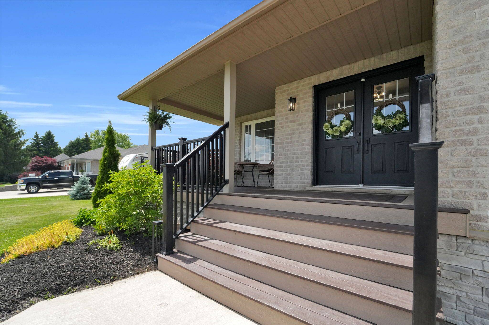 Mapleton, ON N0B 1A0,46 Scenic DR
