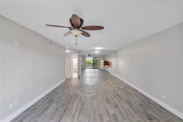 Tamarac, FL 33319,4930 E Sabal Palm Blvd #402