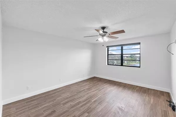 Tamarac, FL 33319,4930 E Sabal Palm Blvd #402
