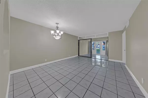 Hollywood, FL 33024,7830 NW 33rd St #504