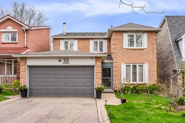 38 Baycroft LN, Aurora, ON L4G 4P8