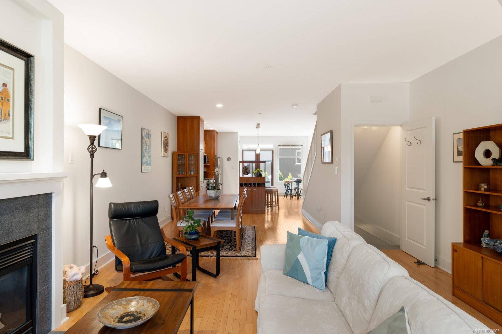 Oak Bay, BC V8R 5N4,1524 Yale St