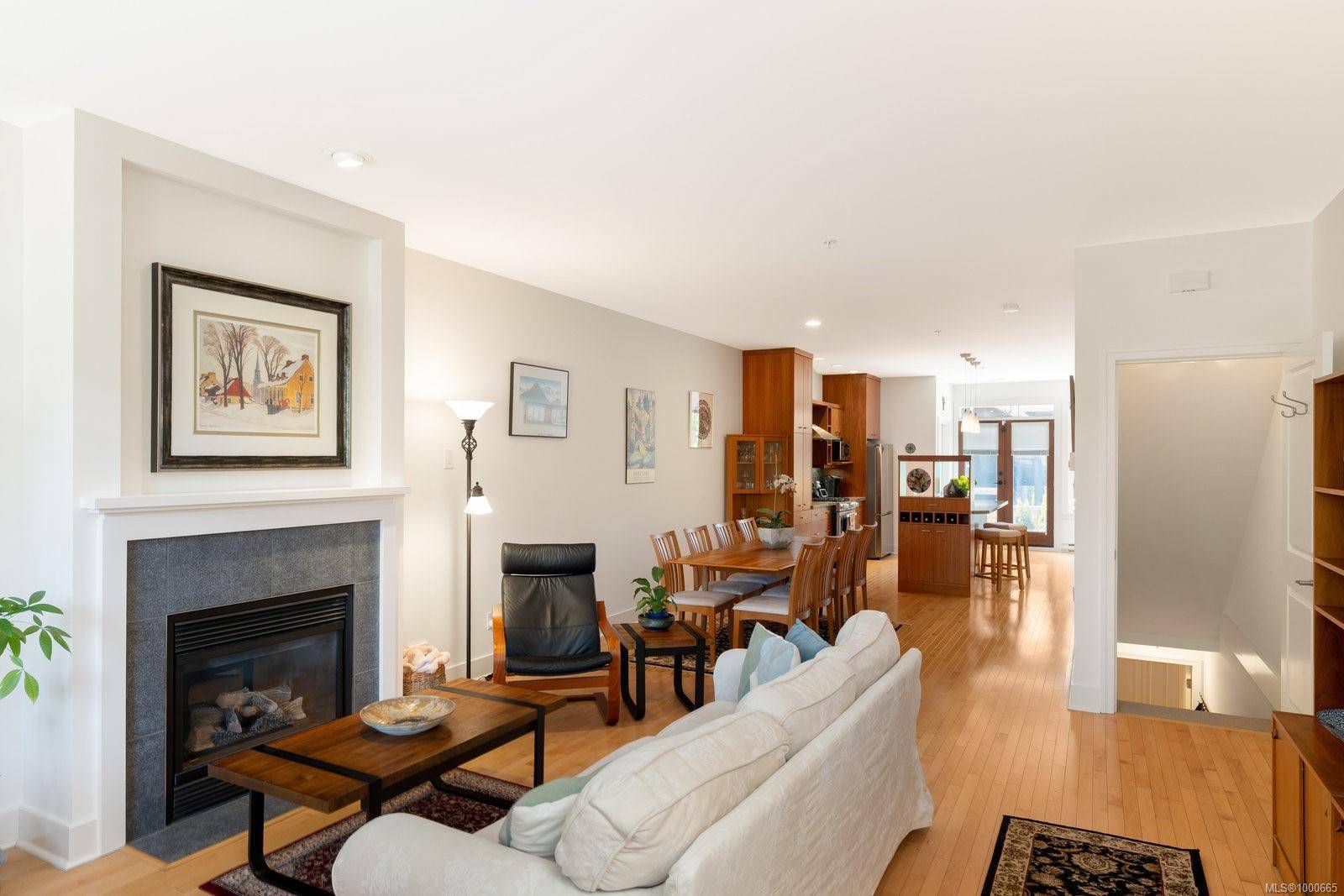 Oak Bay, BC V8R 5N4,1524 Yale St