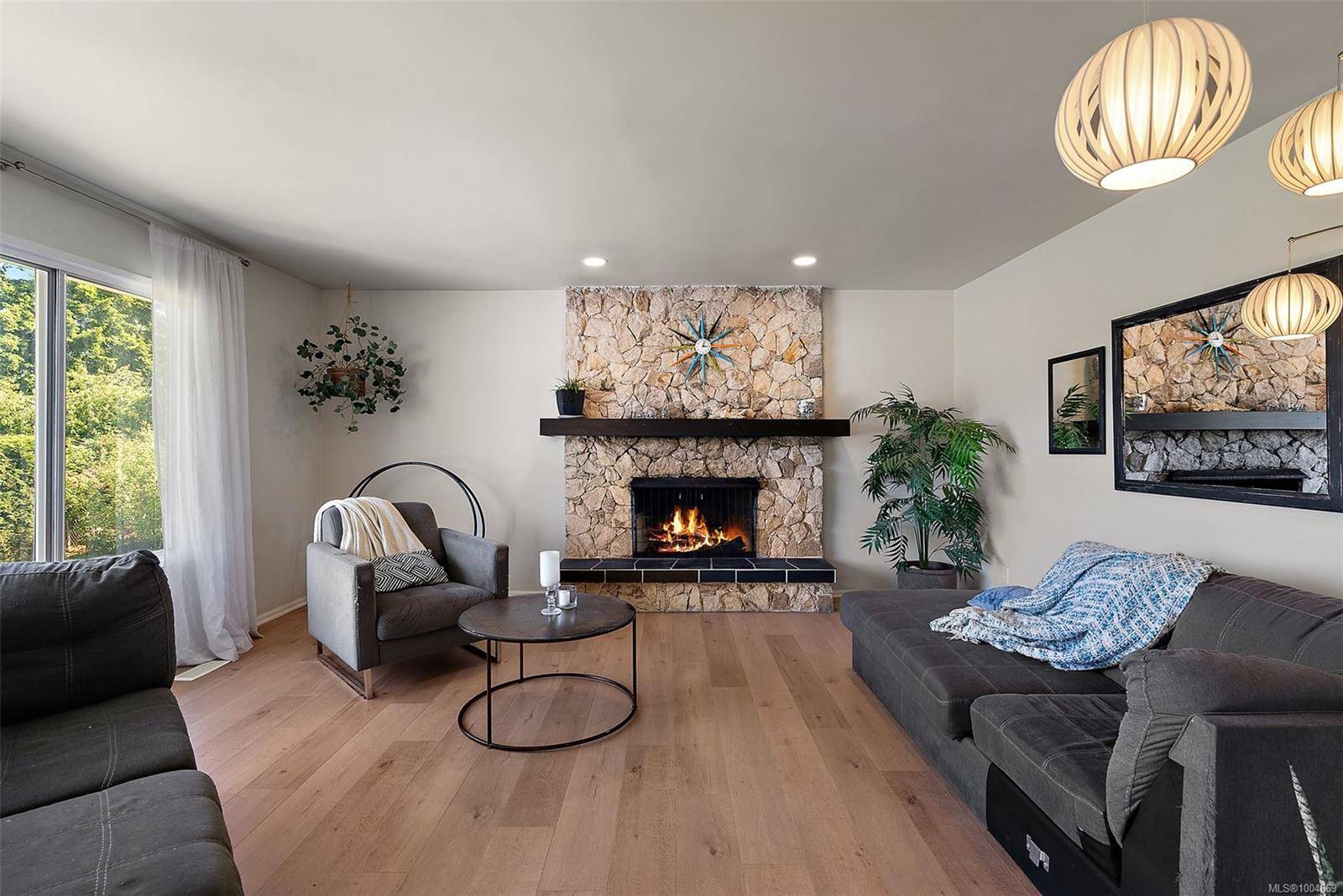 Victoria, BC V8P 5J3,1483 Tolmie Pl